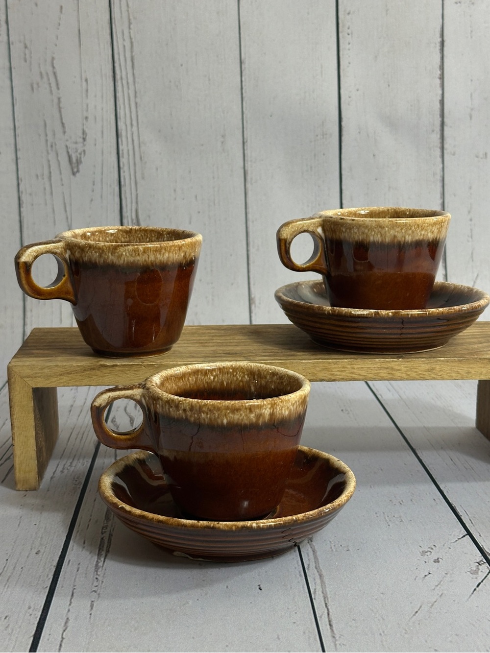 Vintage Hull Pottery 3 coffee cups 2 saucers in the Brown‎ Drip Crestone pattern